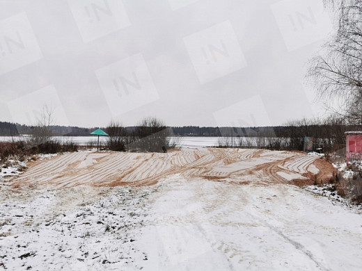 В деревне Бяково вместо разбитой дороги благоустроили пляж